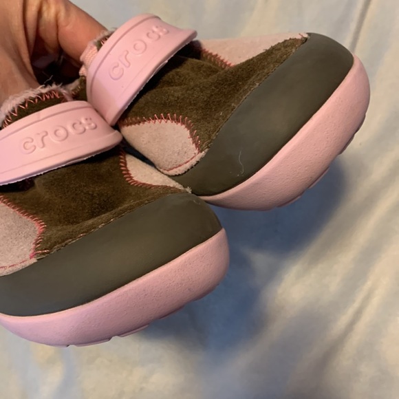 Crocs clog shoes lined light pink brown suede snowflake jibbet size c12 solid - Picture 5 of 7